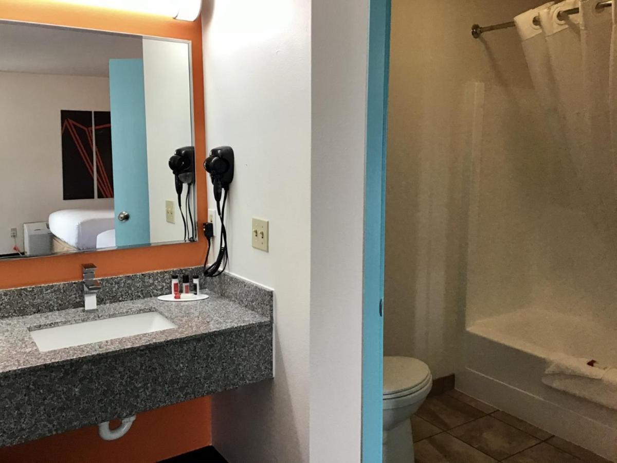 Howard Johnson By Wyndham Spokane Esterno foto