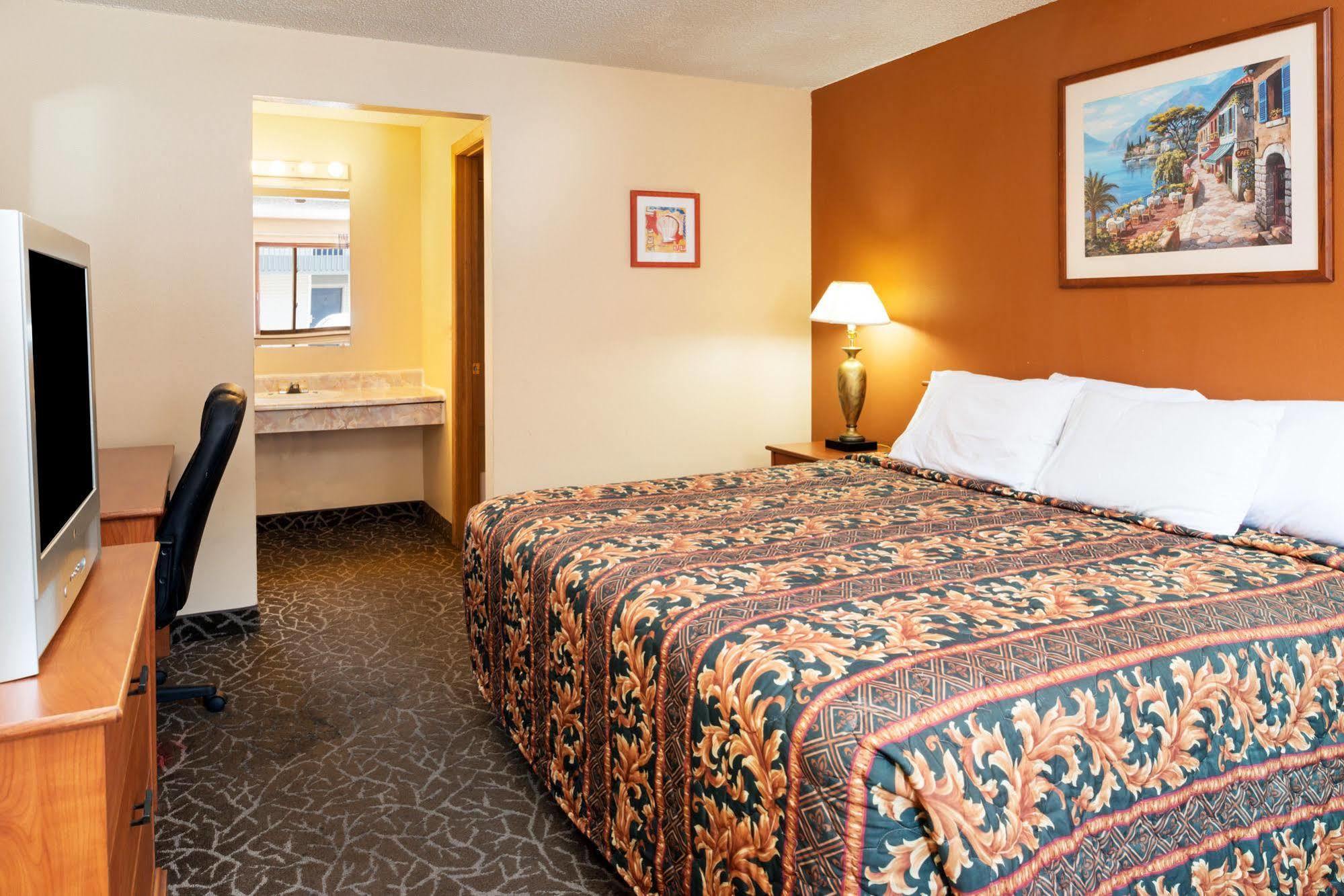 Howard Johnson By Wyndham Spokane Esterno foto
